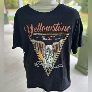 ❤️Vintage Yellowstone National Park graphic T-shirt. Awake-Classic Black Tee